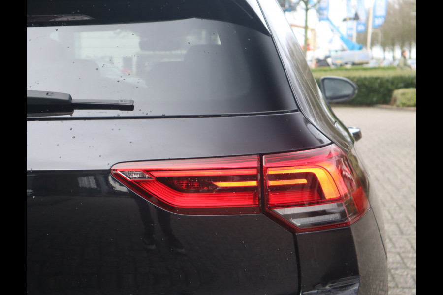 Volkswagen Golf 1.5 TSI Life Business Navi / LED /Camera / Trekh / Climate BTW auto