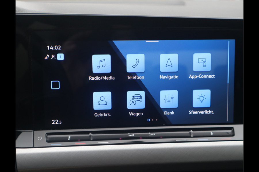 Volkswagen Golf 1.5 TSI Life Business Navi / LED /Camera / Trekh / Climate BTW auto