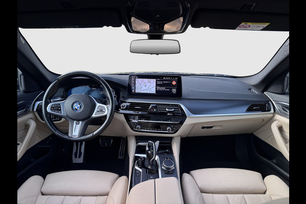 BMW 5 Serie Touring 530e M-Sport | Pano | Trekhaak | Laser | Head Up | Driving Assist Pro | Keyless | Dealer onderhouden | 1e eig.