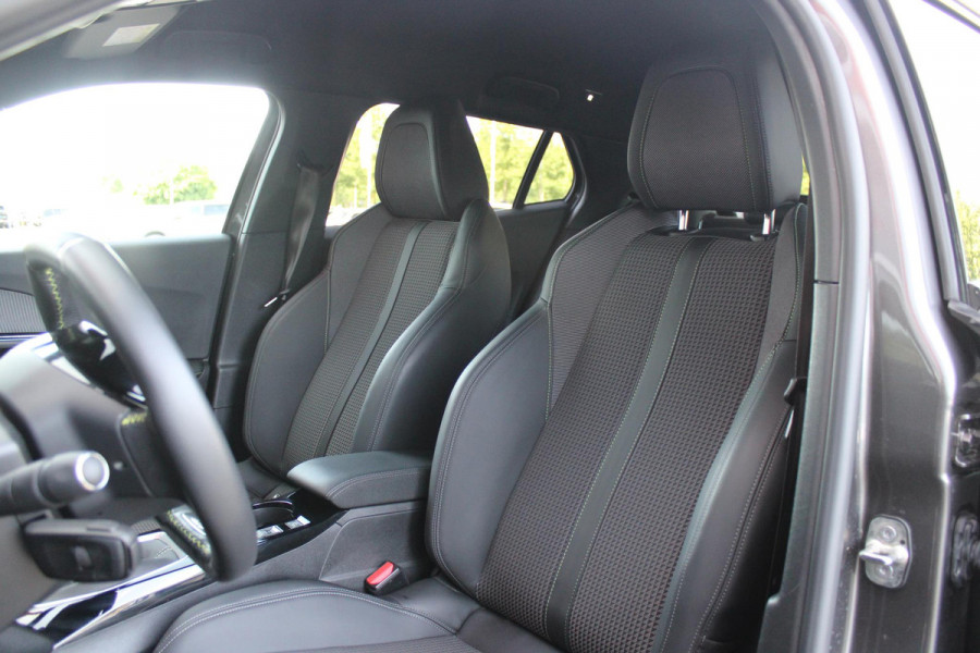 Peugeot 2008 1.2 130PK GT | NAVIGATIE 10" TOUCHSCREEN | APPLE CARPLAY/ANDROID AUTO | ADAPTIVE CRUISE CONTROL | FULL LED KOPLAMPEN | ACHTERUITRIJ CAMERA | 3-D COCKPIT | KEYLESS ENTRY/START | STOEL VERWARMING | DODEHOEK BEWAKING | ALL SEASON BANDEN |