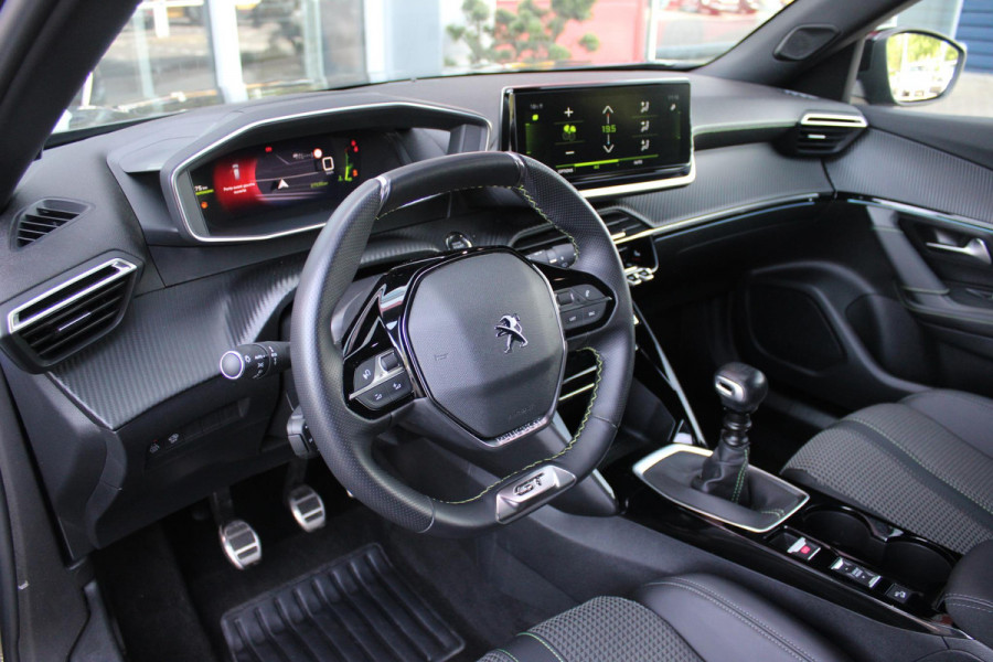 Peugeot 2008 1.2 130PK GT | NAVIGATIE 10" TOUCHSCREEN | APPLE CARPLAY/ANDROID AUTO | ADAPTIVE CRUISE CONTROL | FULL LED KOPLAMPEN | ACHTERUITRIJ CAMERA | 3-D COCKPIT | KEYLESS ENTRY/START | STOEL VERWARMING | DODEHOEK BEWAKING | ALL SEASON BANDEN |