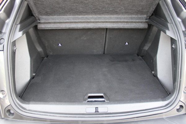 Peugeot 2008 1.2 130PK GT | NAVIGATIE 10" TOUCHSCREEN | APPLE CARPLAY/ANDROID AUTO | ADAPTIVE CRUISE CONTROL | FULL LED KOPLAMPEN | ACHTERUITRIJ CAMERA | 3-D COCKPIT | KEYLESS ENTRY/START | STOEL VERWARMING | DODEHOEK BEWAKING | ALL SEASON BANDEN |