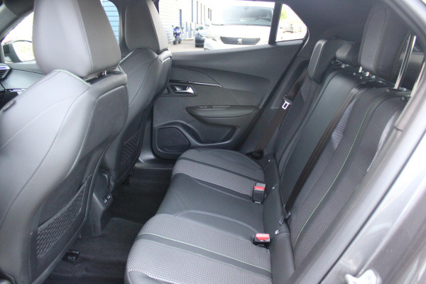 Peugeot 2008 1.2 130PK GT | NAVIGATIE 10" TOUCHSCREEN | APPLE CARPLAY/ANDROID AUTO | ADAPTIVE CRUISE CONTROL | FULL LED KOPLAMPEN | ACHTERUITRIJ CAMERA | 3-D COCKPIT | KEYLESS ENTRY/START | STOEL VERWARMING | DODEHOEK BEWAKING | ALL SEASON BANDEN |