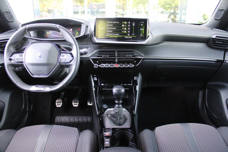 Peugeot 2008 1.2 130PK GT | NAVIGATIE 10" TOUCHSCREEN | APPLE CARPLAY/ANDROID AUTO | ADAPTIVE CRUISE CONTROL | FULL LED KOPLAMPEN | ACHTERUITRIJ CAMERA | 3-D COCKPIT | KEYLESS ENTRY/START | STOEL VERWARMING | DODEHOEK BEWAKING | ALL SEASON BANDEN |