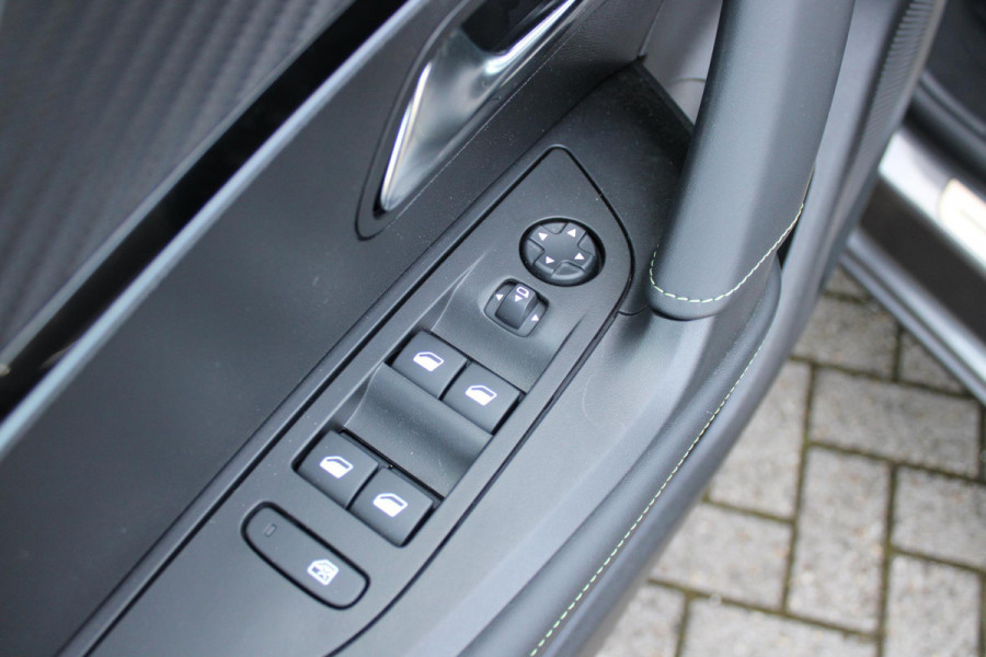 Peugeot 2008 1.2 130PK GT | NAVIGATIE 10" TOUCHSCREEN | APPLE CARPLAY/ANDROID AUTO | ADAPTIVE CRUISE CONTROL | FULL LED KOPLAMPEN | ACHTERUITRIJ CAMERA | 3-D COCKPIT | KEYLESS ENTRY/START | STOEL VERWARMING | DODEHOEK BEWAKING | ALL SEASON BANDEN |