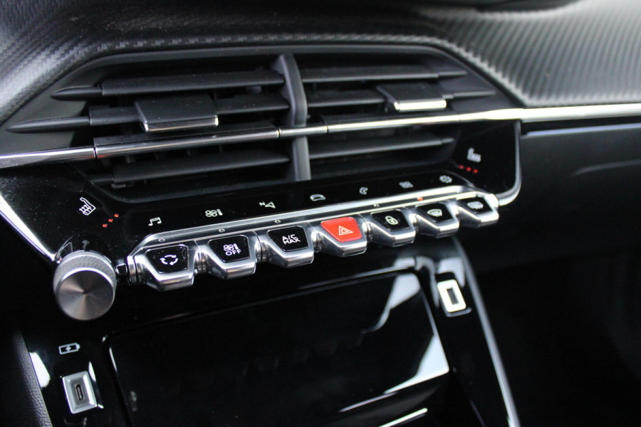 Peugeot 2008 1.2 130PK GT | NAVIGATIE 10" TOUCHSCREEN | APPLE CARPLAY/ANDROID AUTO | ADAPTIVE CRUISE CONTROL | FULL LED KOPLAMPEN | ACHTERUITRIJ CAMERA | 3-D COCKPIT | KEYLESS ENTRY/START | STOEL VERWARMING | DODEHOEK BEWAKING | ALL SEASON BANDEN |