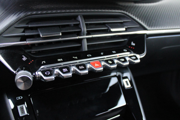 Peugeot 2008 1.2 130PK GT | NAVIGATIE 10" TOUCHSCREEN | APPLE CARPLAY/ANDROID AUTO | ADAPTIVE CRUISE CONTROL | FULL LED KOPLAMPEN | ACHTERUITRIJ CAMERA | 3-D COCKPIT | KEYLESS ENTRY/START | STOEL VERWARMING | DODEHOEK BEWAKING | ALL SEASON BANDEN |