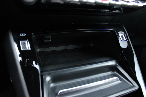 Peugeot 2008 1.2 130PK GT | NAVIGATIE 10" TOUCHSCREEN | APPLE CARPLAY/ANDROID AUTO | ADAPTIVE CRUISE CONTROL | FULL LED KOPLAMPEN | ACHTERUITRIJ CAMERA | 3-D COCKPIT | KEYLESS ENTRY/START | STOEL VERWARMING | DODEHOEK BEWAKING | ALL SEASON BANDEN |