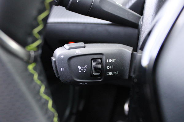 Peugeot 2008 1.2 130PK GT | NAVIGATIE 10" TOUCHSCREEN | APPLE CARPLAY/ANDROID AUTO | ADAPTIVE CRUISE CONTROL | FULL LED KOPLAMPEN | ACHTERUITRIJ CAMERA | 3-D COCKPIT | KEYLESS ENTRY/START | STOEL VERWARMING | DODEHOEK BEWAKING | ALL SEASON BANDEN |