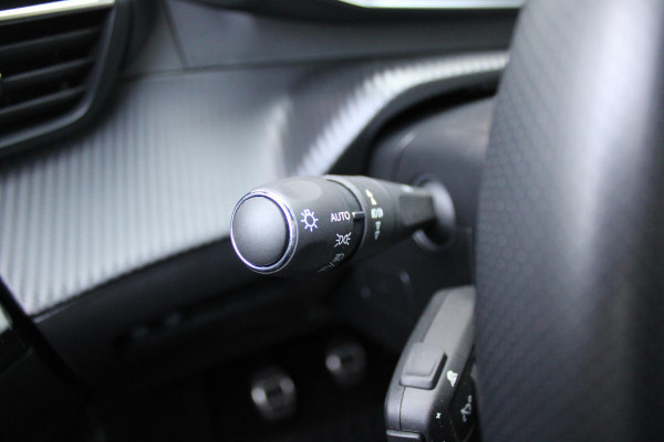 Peugeot 2008 1.2 130PK GT | NAVIGATIE 10" TOUCHSCREEN | APPLE CARPLAY/ANDROID AUTO | ADAPTIVE CRUISE CONTROL | FULL LED KOPLAMPEN | ACHTERUITRIJ CAMERA | 3-D COCKPIT | KEYLESS ENTRY/START | STOEL VERWARMING | DODEHOEK BEWAKING | ALL SEASON BANDEN |