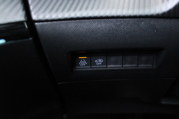 Peugeot 2008 1.2 130PK GT | NAVIGATIE 10" TOUCHSCREEN | APPLE CARPLAY/ANDROID AUTO | ADAPTIVE CRUISE CONTROL | FULL LED KOPLAMPEN | ACHTERUITRIJ CAMERA | 3-D COCKPIT | KEYLESS ENTRY/START | STOEL VERWARMING | DODEHOEK BEWAKING | ALL SEASON BANDEN |