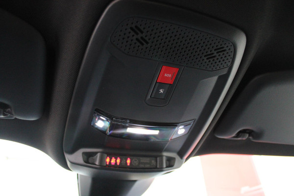 Peugeot 2008 1.2 130PK GT | NAVIGATIE 10" TOUCHSCREEN | APPLE CARPLAY/ANDROID AUTO | ADAPTIVE CRUISE CONTROL | FULL LED KOPLAMPEN | ACHTERUITRIJ CAMERA | 3-D COCKPIT | KEYLESS ENTRY/START | STOEL VERWARMING | DODEHOEK BEWAKING | ALL SEASON BANDEN |
