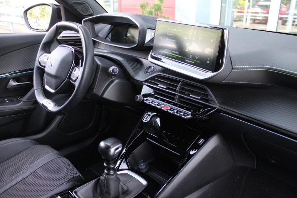 Peugeot 2008 1.2 130PK GT | NAVIGATIE 10" TOUCHSCREEN | APPLE CARPLAY/ANDROID AUTO | ADAPTIVE CRUISE CONTROL | FULL LED KOPLAMPEN | ACHTERUITRIJ CAMERA | 3-D COCKPIT | KEYLESS ENTRY/START | STOEL VERWARMING | DODEHOEK BEWAKING | ALL SEASON BANDEN |