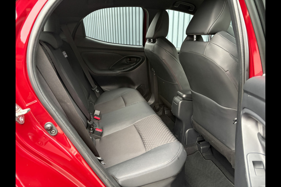 Toyota Yaris 1.5 Hybrid Executive | Bi-Tone | 17'' | Stoelverw. | Apple Carplay/ Android Auto | Prijs Rijklaar!!