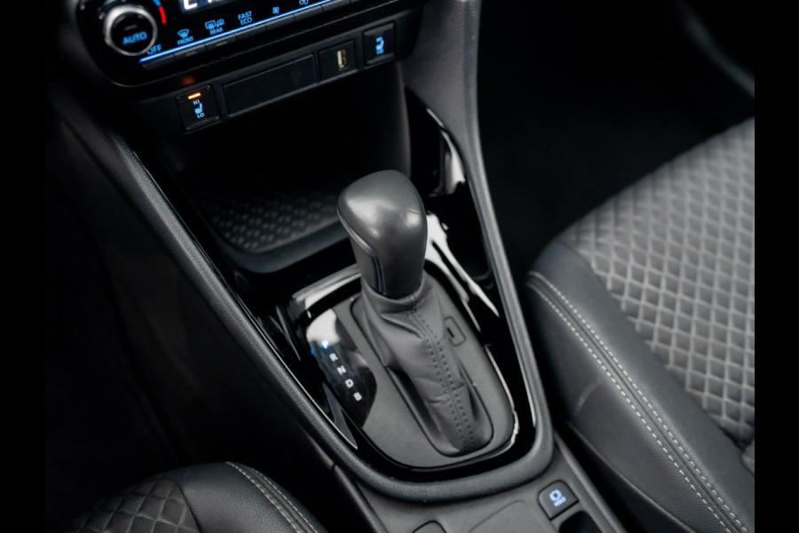 Toyota Yaris 1.5 Hybrid Executive | Bi-Tone | 17'' | Stoelverw. | Apple Carplay/ Android Auto | Prijs Rijklaar!!