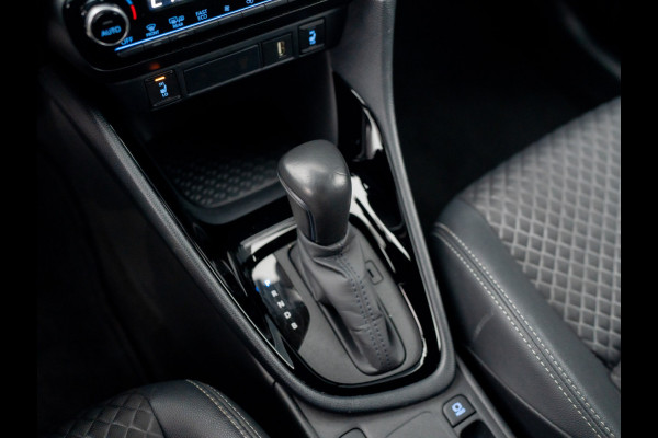 Toyota Yaris 1.5 Hybrid Executive | Bi-Tone | 17'' | Stoelverw. | Apple Carplay/ Android Auto | Prijs Rijklaar!!