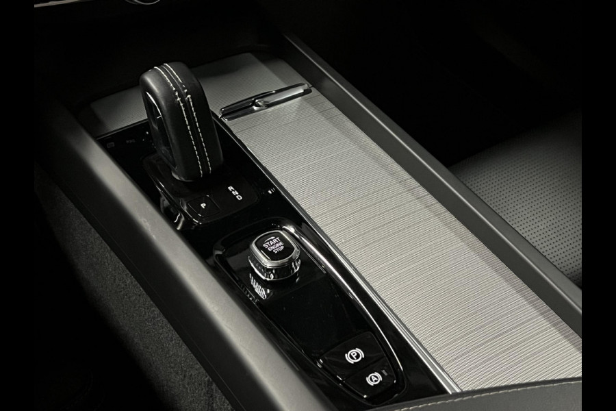 Volvo XC60 2.0 T6 Plug-in hybrid AWD R-Design Open dak | 360 camera | Cruise control | Stoelventilatie | Stuur-/stoelverwarming | Carplay