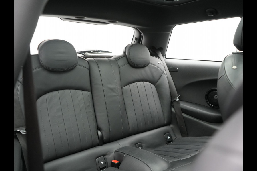 MINI Cooper Electric Yours 33 kWh 184pk | Panodak | Head Up | Harman / Kardon | Camera | Lederen Sportstoelen Verwarmd | Keyless | Apple Carplay | Cruise Control | LED Koplampen | Virtual | Navigatie | DAB |