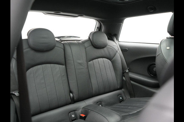 MINI Cooper Electric Yours 33 kWh 184pk | Panodak | Head Up | Harman / Kardon | Camera | Lederen Sportstoelen Verwarmd | Keyless | Apple Carplay | Cruise Control | LED Koplampen | Virtual | Navigatie | DAB |