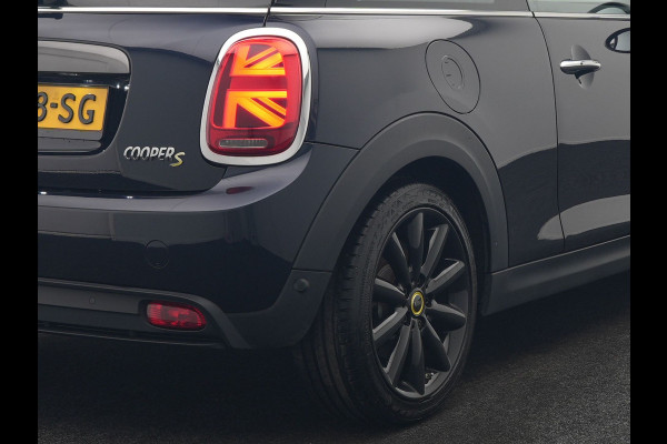 MINI Cooper Electric Yours 33 kWh 184pk | Panodak | Head Up | Harman / Kardon | Camera | Lederen Sportstoelen Verwarmd | Keyless | Apple Carplay | Cruise Control | LED Koplampen | Virtual | Navigatie | DAB |