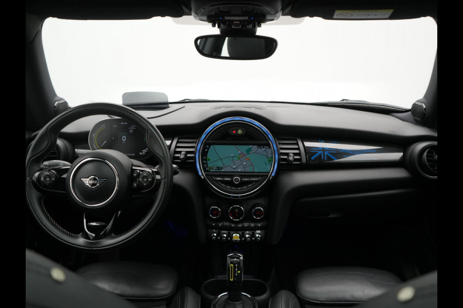 MINI Cooper Electric Yours 33 kWh 184pk | Panodak | Head Up | Harman / Kardon | Camera | Lederen Sportstoelen Verwarmd | Keyless | Apple Carplay | Cruise Control | LED Koplampen | Virtual | Navigatie | DAB |