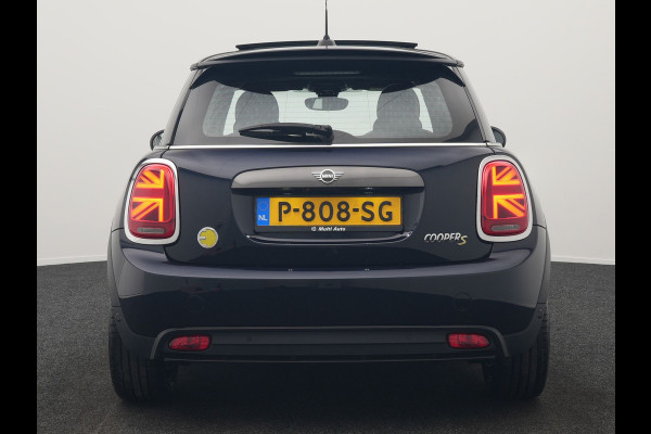 MINI Cooper Electric Yours 33 kWh 184pk | Panodak | Head Up | Harman / Kardon | Camera | Lederen Sportstoelen Verwarmd | Keyless | Apple Carplay | Cruise Control | LED Koplampen | Virtual | Navigatie | DAB |