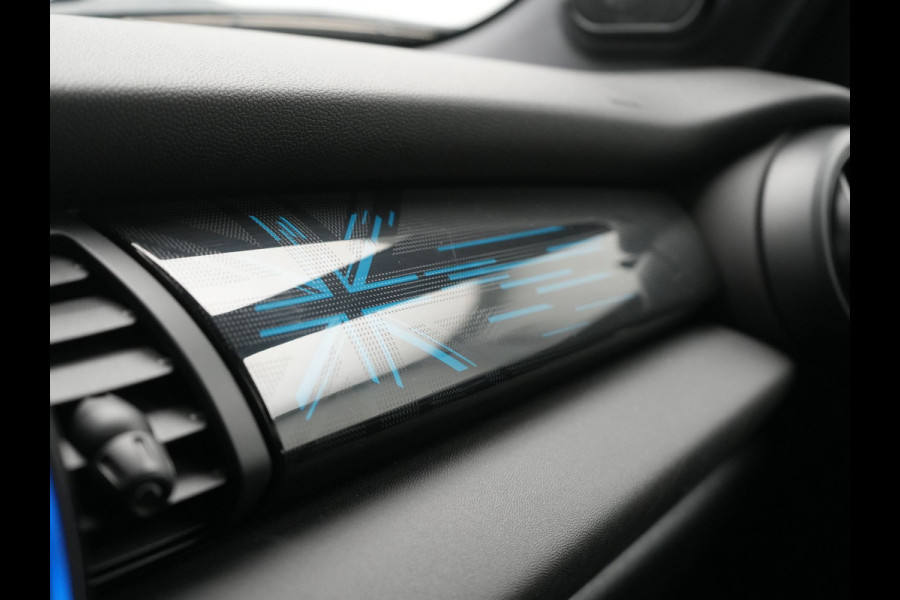 MINI Cooper Electric Yours 33 kWh 184pk | Panodak | Head Up | Harman / Kardon | Camera | Lederen Sportstoelen Verwarmd | Keyless | Apple Carplay | Cruise Control | LED Koplampen | Virtual | Navigatie | DAB |