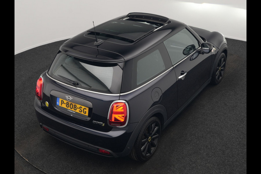 MINI Cooper Electric Yours 33 kWh 184pk | Panodak | Head Up | Harman / Kardon | Camera | Lederen Sportstoelen Verwarmd | Keyless | Apple Carplay | Cruise Control | LED Koplampen | Virtual | Navigatie | DAB |