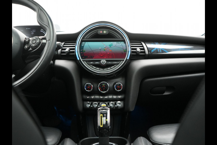 MINI Cooper Electric Yours 33 kWh 184pk | Panodak | Head Up | Harman / Kardon | Camera | Lederen Sportstoelen Verwarmd | Keyless | Apple Carplay | Cruise Control | LED Koplampen | Virtual | Navigatie | DAB |