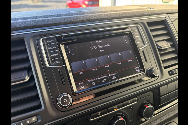 Volkswagen Transporter 2.0 TDI L2H1 DC*AUTOM.*A/C*ACC*NAVI*HAAK*CARPLAY*