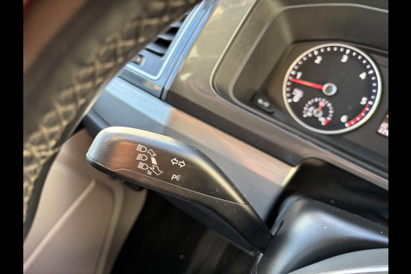 Volkswagen Transporter 2.0 TDI L2H1 DC*AUTOM.*A/C*ACC*NAVI*HAAK*CARPLAY*