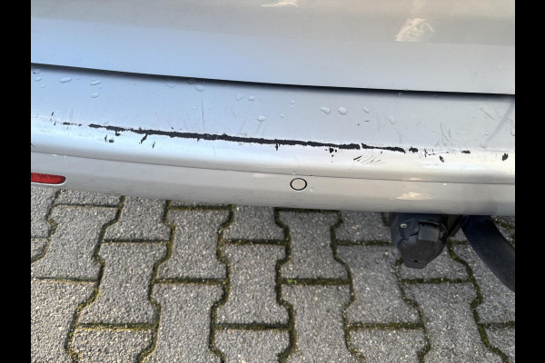 Volkswagen Transporter 2.0 TDI L2H1 DC*AUTOM.*A/C*ACC*NAVI*HAAK*CARPLAY*