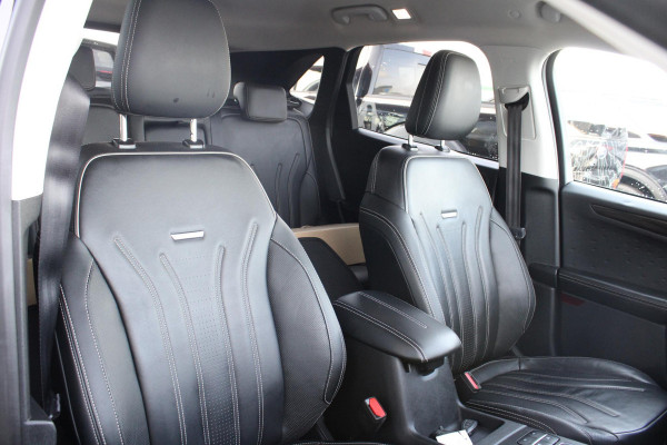 Ford Kuga 2.5 PHEV Vignale | Winterpack | Adaptive Cruise Control | Trekhaak | Climate Control | Camera | Navigatie |