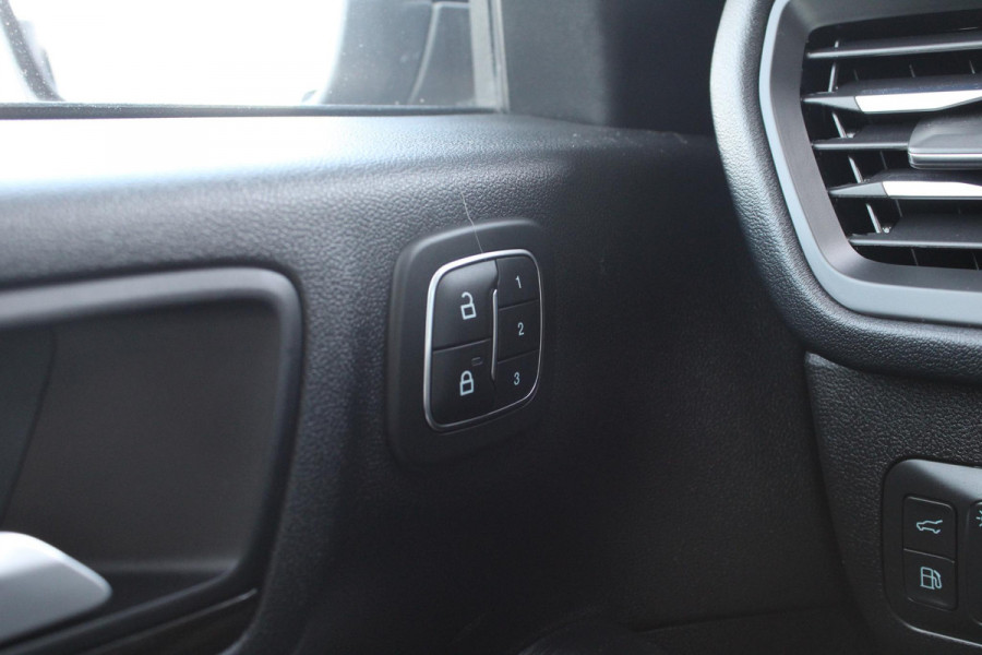 Ford Kuga 2.5 PHEV Vignale | Winterpack | Adaptive Cruise Control | Trekhaak | Climate Control | Camera | Navigatie |