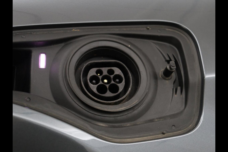 BMW X1 xDrive25e Executive | Leder | Adaptive cruise | Navigatie | 18'' | Full LED | Parkeerhulp | Climate control | Bluetooth | Cruise control | PHEV | Plug In