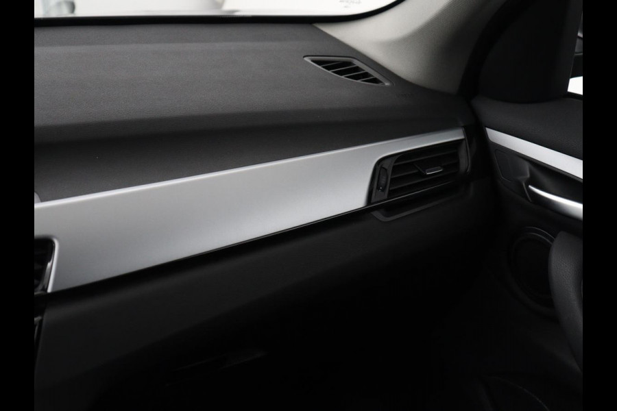 BMW X1 xDrive25e Executive | Leder | Adaptive cruise | Navigatie | 18'' | Full LED | Parkeerhulp | Climate control | Bluetooth | Cruise control | PHEV | Plug In