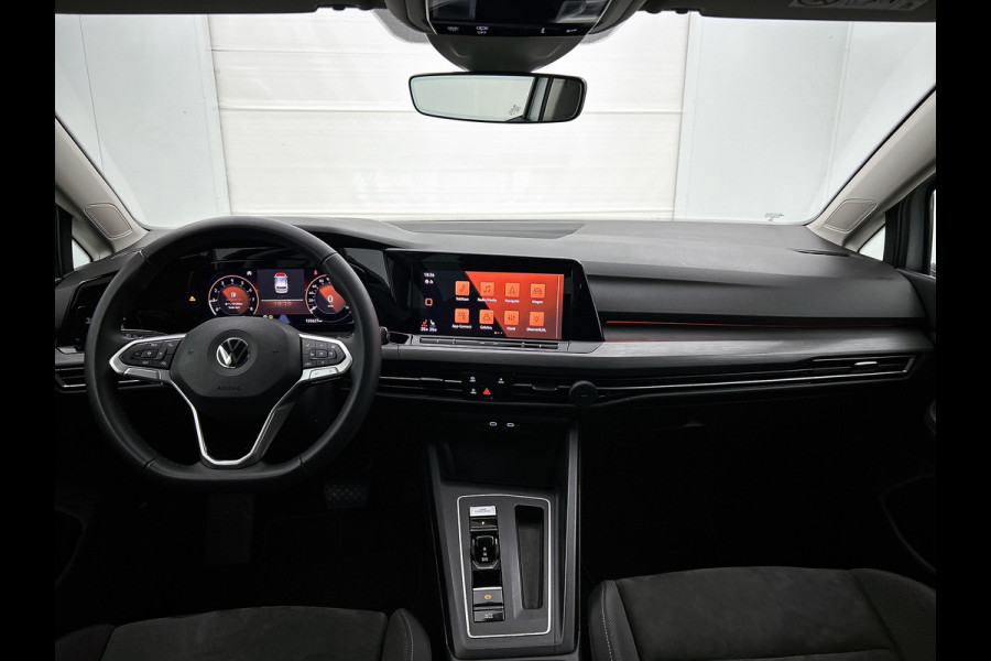 Volkswagen Golf 1.5 eTSI R-Line Business+(Goed OnderH, Stoelmassage, StoelV, Camera, Carplay, Navi, Addapt Cruise, Etc)