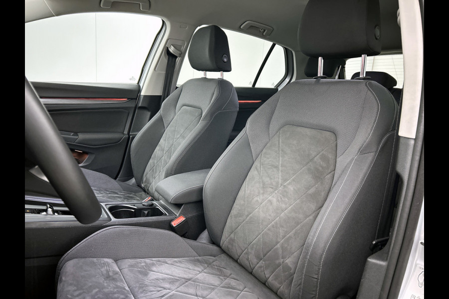 Volkswagen Golf 1.5 eTSI R-Line Business+(Goed OnderH, Stoelmassage, StoelV, Camera, Carplay, Navi, Addapt Cruise, Etc)