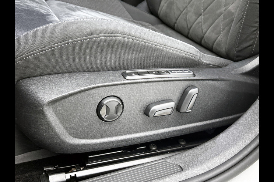 Volkswagen Golf 1.5 eTSI R-Line Business+(Goed OnderH, Stoelmassage, StoelV, Camera, Carplay, Navi, Addapt Cruise, Etc)