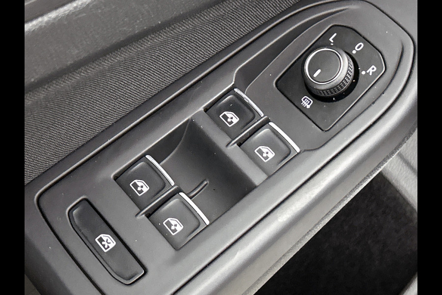 Volkswagen Golf 1.5 eTSI R-Line Business+(Goed OnderH, Stoelmassage, StoelV, Camera, Carplay, Navi, Addapt Cruise, Etc)