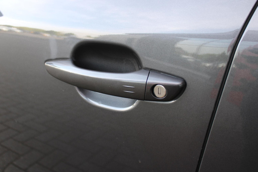 Peugeot 2008 1.2 130PK GT | NAVIGATIE 10" TOUCHSCREEN | APPLE CARPLAY/ANDROID AUTO | ADAPTIVE CRUISE CONTROL | FULL LED KOPLAMPEN | ACHTERUITRIJ CAMERA | 3-D COCKPIT | KEYLESS ENTRY/START | STOEL VERWARMING | DODEHOEK BEWAKING | ALL SEASON BANDEN |