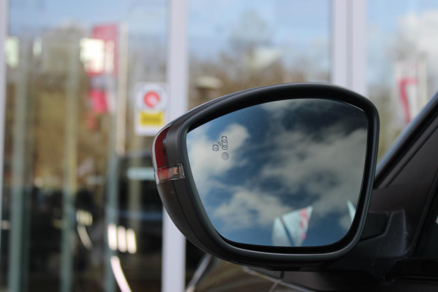 Peugeot 2008 1.2 130PK GT | NAVIGATIE 10" TOUCHSCREEN | APPLE CARPLAY/ANDROID AUTO | ADAPTIVE CRUISE CONTROL | FULL LED KOPLAMPEN | ACHTERUITRIJ CAMERA | 3-D COCKPIT | KEYLESS ENTRY/START | STOEL VERWARMING | DODEHOEK BEWAKING | ALL SEASON BANDEN |