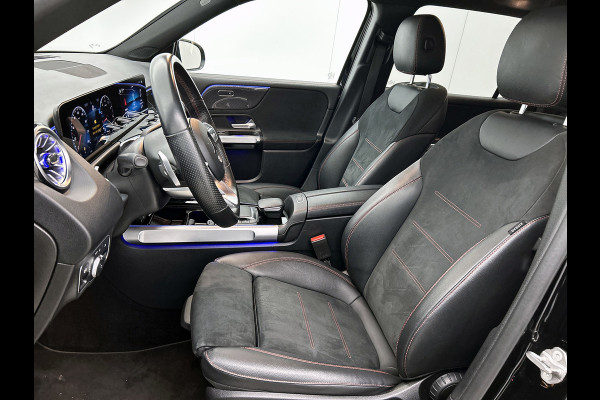 Mercedes-Benz Glb 200 Business Solution AMG(Dealer onderhoud, Trekhaak, Sfeerverlichting, Navi, Camera, Parkeerhulp, StoelV, Etc)