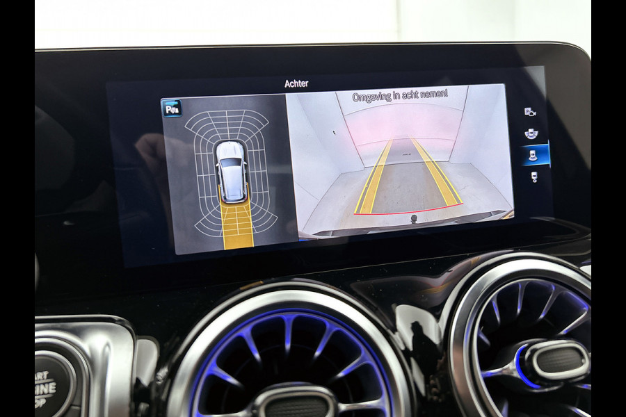 Mercedes-Benz Glb 200 Business Solution AMG(Dealer onderhoud, Trekhaak, Sfeerverlichting, Navi, Camera, Parkeerhulp, StoelV, Etc)