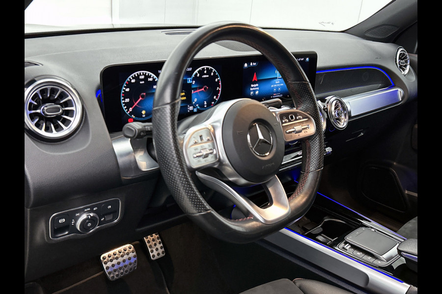 Mercedes-Benz Glb 200 Business Solution AMG(Dealer onderhoud, Trekhaak, Sfeerverlichting, Navi, Camera, Parkeerhulp, StoelV, Etc)