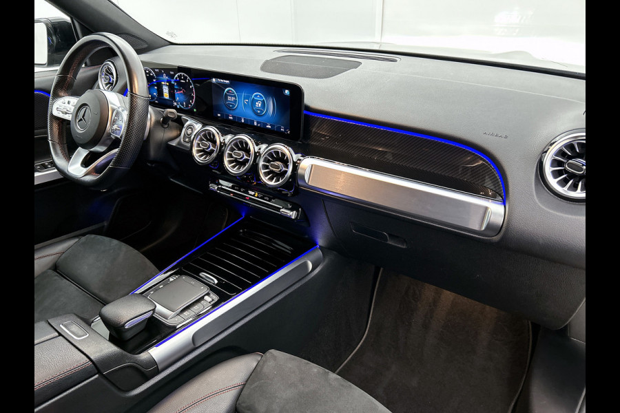 Mercedes-Benz Glb 200 Business Solution AMG(Dealer onderhoud, Trekhaak, Sfeerverlichting, Navi, Camera, Parkeerhulp, StoelV, Etc)