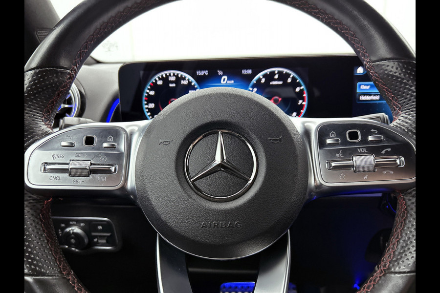 Mercedes-Benz Glb 200 Business Solution AMG(Dealer onderhoud, Trekhaak, Sfeerverlichting, Navi, Camera, Parkeerhulp, StoelV, Etc)