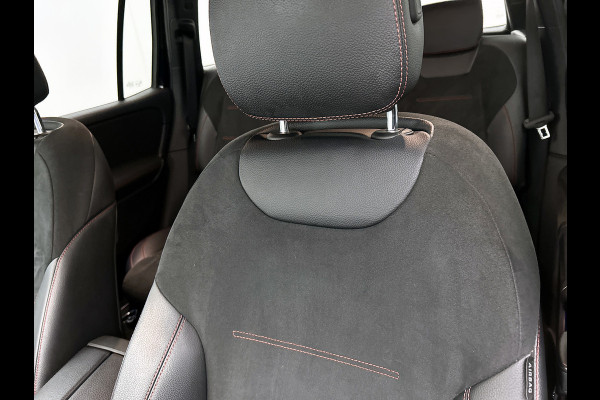 Mercedes-Benz Glb 200 Business Solution AMG(Dealer onderhoud, Trekhaak, Sfeerverlichting, Navi, Camera, Parkeerhulp, StoelV, Etc)