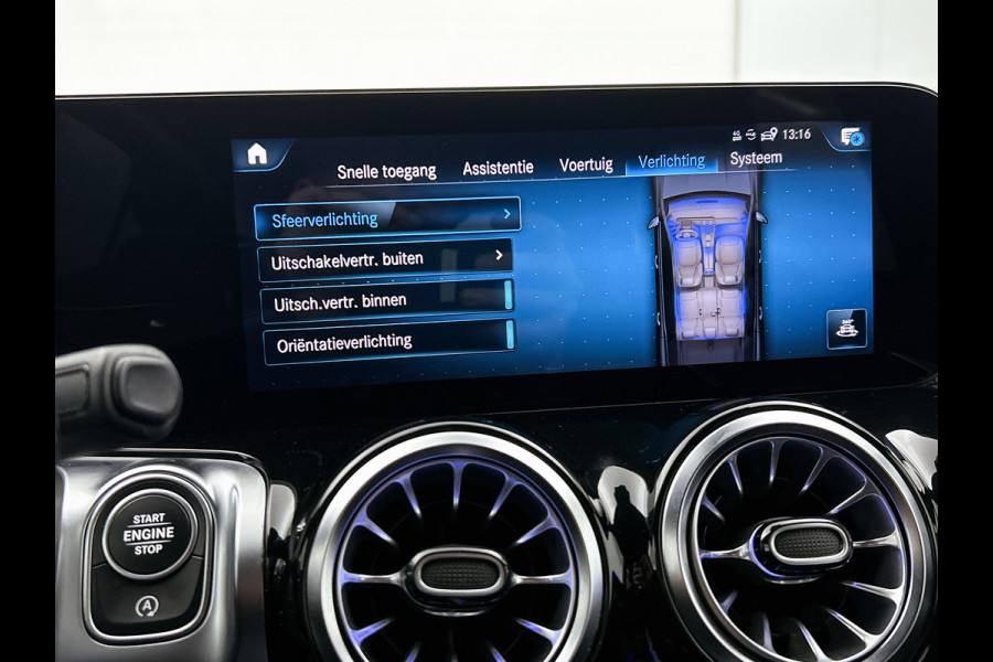 Mercedes-Benz Glb 200 Business Solution AMG(Dealer onderhoud, Trekhaak, Sfeerverlichting, Navi, Camera, Parkeerhulp, StoelV, Etc)