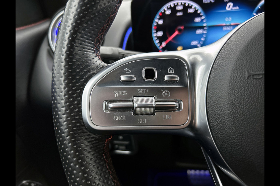 Mercedes-Benz Glb 200 Business Solution AMG(Dealer onderhoud, Trekhaak, Sfeerverlichting, Navi, Camera, Parkeerhulp, StoelV, Etc)